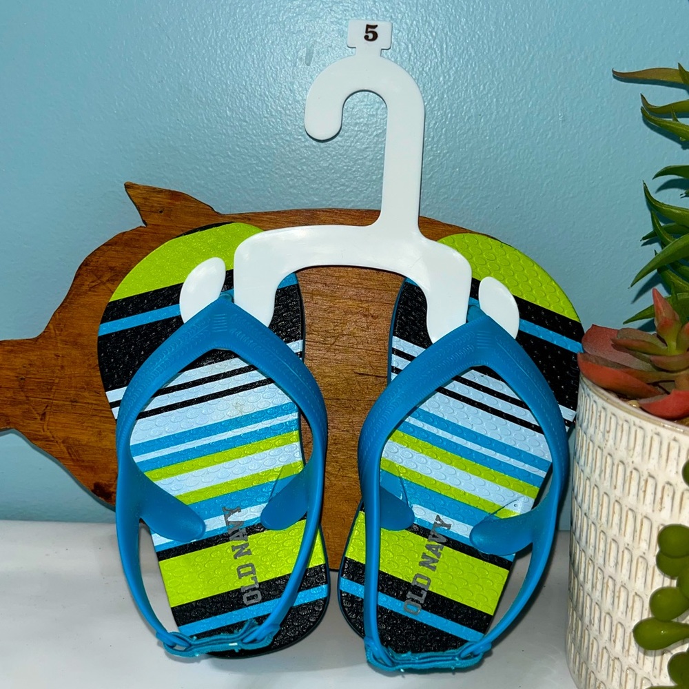NWOT Old Navy Baby Boy Size 5 Blue Stripe Flip Flops